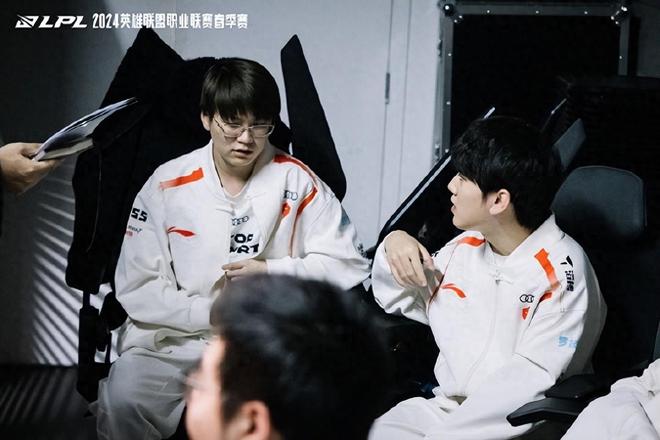 但在抢丢球 但在抢丢球